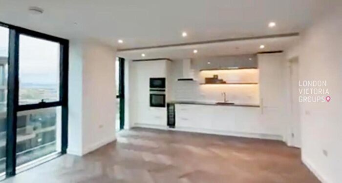 2 Bedroom Apartment To Rent In Gauging Square, London, E1W