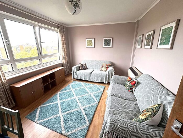 2 Bedroom Flat For Sale In William Harvey House, London, SW19