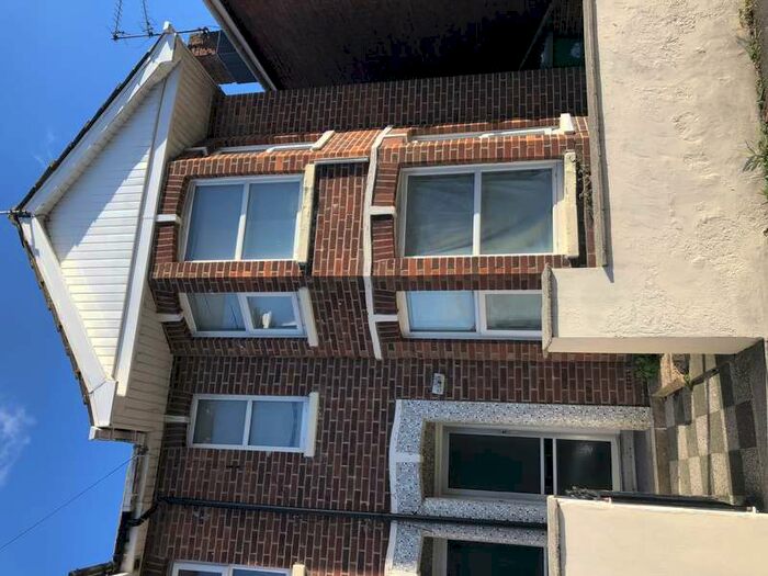 5 Bedroom Detached House To Rent In Coventry Road, , SO15