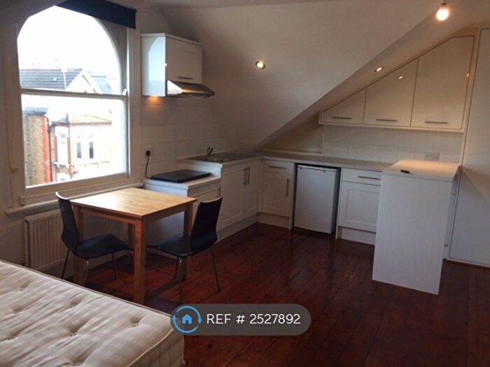 Studio To Rent In Halesworth Rd, London, SE13