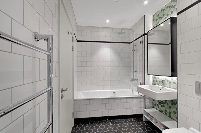 1 Bedroom Apartment For Sale In Grantham House, Botanic Square, London City Island, E14
