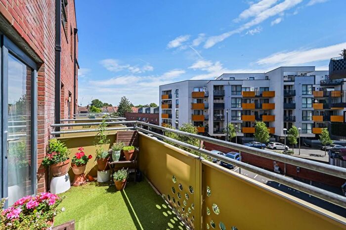 3 Bedroom Maisonette For Sale In Headbourne House, Walthamstow, London, E17