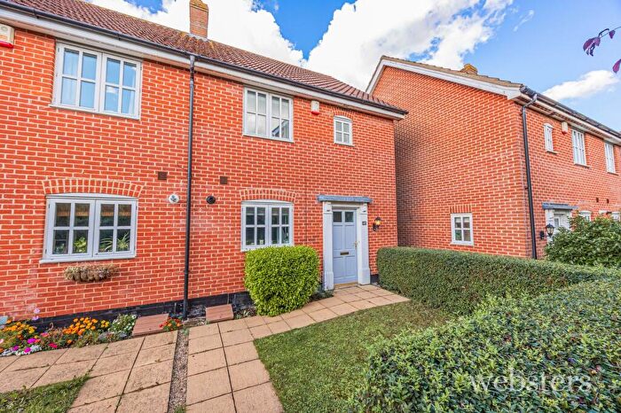 3 Bedroom Semi-Detached House For Sale In Bromedale Avenue, Mulbarton, NR14