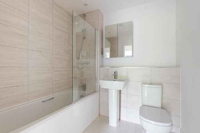 2 Bedroom Flat To Rent In Borders Lane, Loughton, IG10