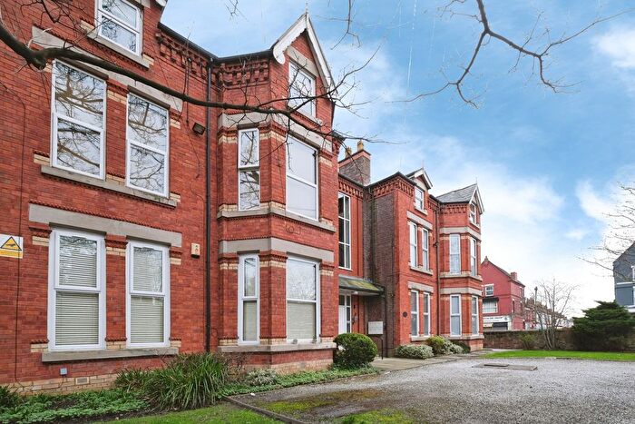 2 Bedroom Flat For Sale In Aigburth Road, Liverpool, Merseyside, L17