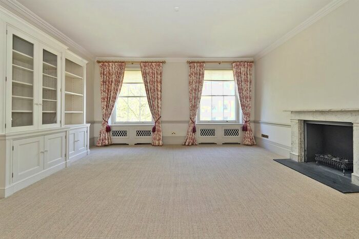 3 Bedroom Flat To Rent In Queens Gardens, London, W2