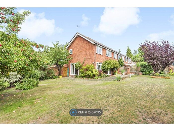 4 Bedroom End Of Terrace House To Rent In Courtfield Drive, Maidenhead, SL6