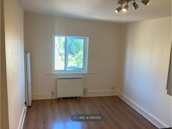Studio To Rent In Harlesden, London, NW10