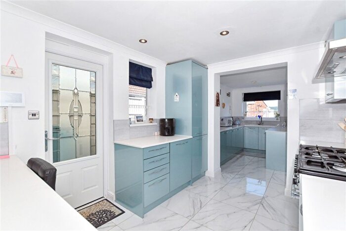 2 Bedroom Chalet For Sale In Flaxman Drive, Maidstone, Kent, ME16