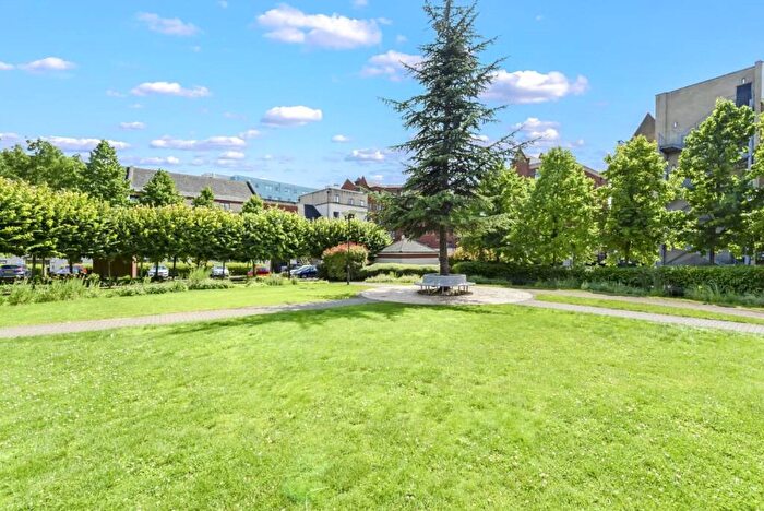 2 Bedroom Apartment To Rent In Manor Gardens, London, N7