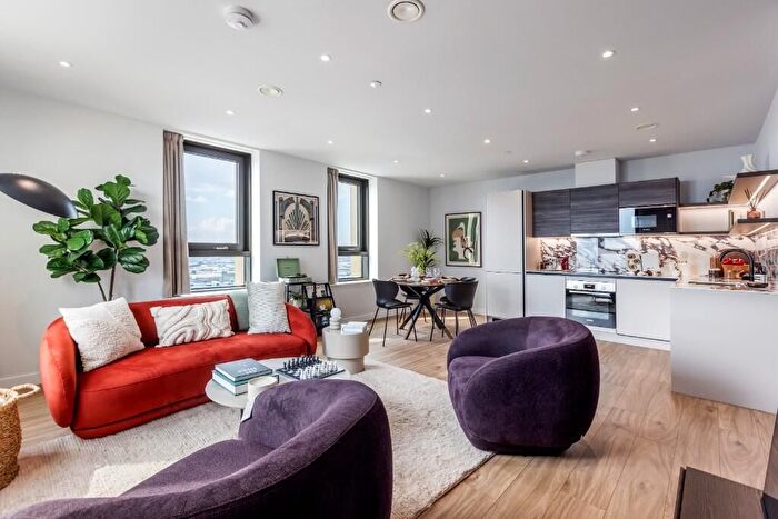 3 Bedroom Flat To Rent In Uncle Acton, North Acton, London, Acton, W3
