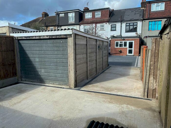 4 Bedroom Terraced House To Rent In Lincoln Road, Enfield, EN1