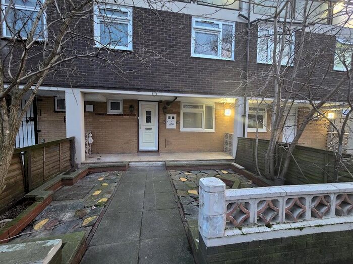 4 Bedroom Maisonette To Rent In Caxton Grove, London, E3