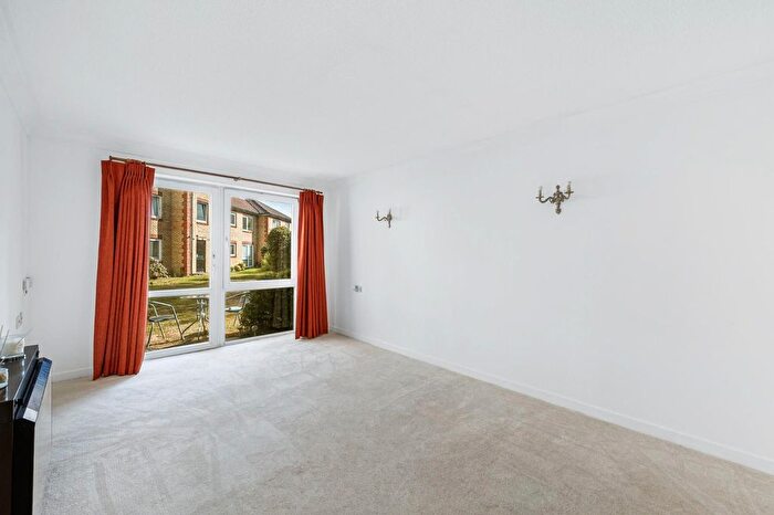 1 Bedroom Flat For Sale In Homecross House, Chiswick, London, W4