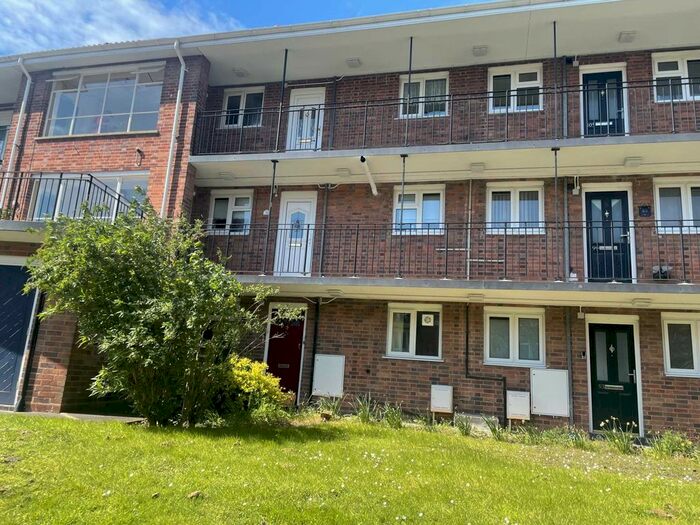 1 Bedroom Flat To Rent In Merridale Court, Bradmore, WV3