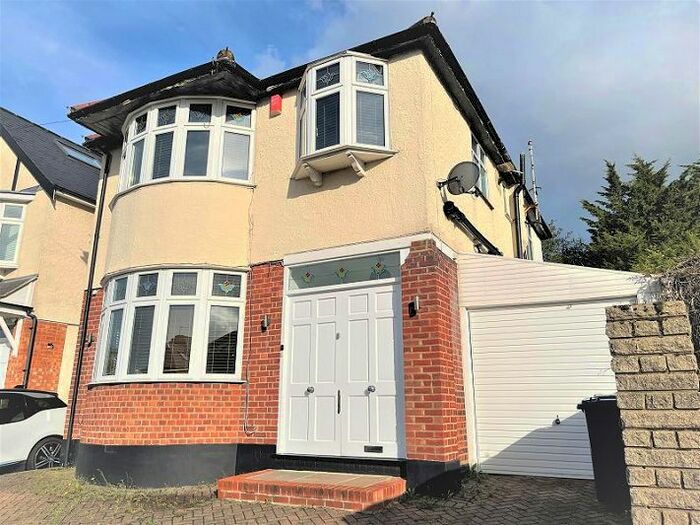 3 Bedroom Detached House To Rent In Ashurst Rd, London, Barnet, EN4
