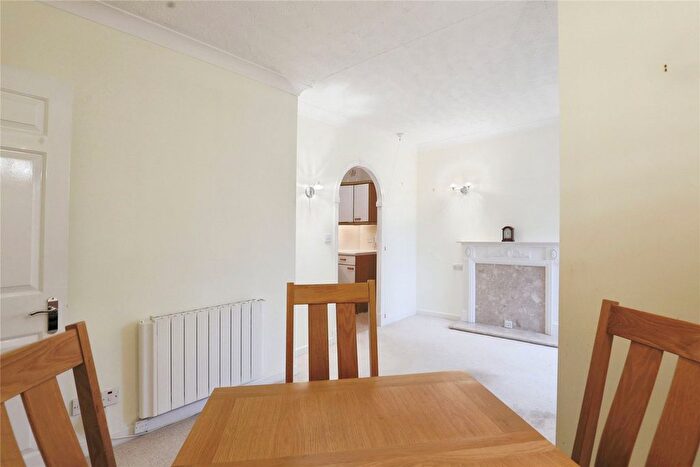 2 Bedroom Flat For Sale In Scholars Court, Stratford-Upon-Avon, CV37