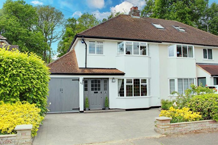 3 Bedroom Semi-Detached House For Sale In Peplins Way, Brookmans Park, AL9