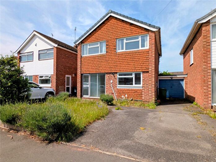 3 Bedroom Link Detached House For Sale In Coningsby Drive, Kidderminster, Worcestershire, DY11