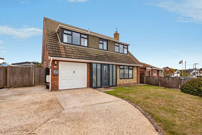 3 Bedroom Detached House For Sale In Eastoke Avenue, Hayling Island, Hampshire, PO11