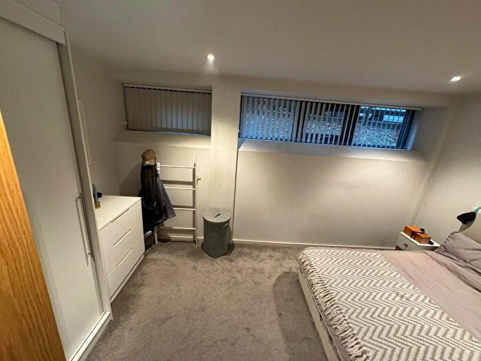 1 Bedroom Flat To Rent In Victoria Road, Leeds, West Yorkshire, LS6