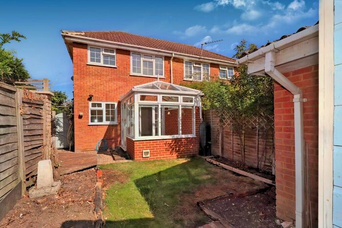 1 Bedroom Terraced House To Rent In Colne Drive, Walton-On-Thames, Surrey, KT12