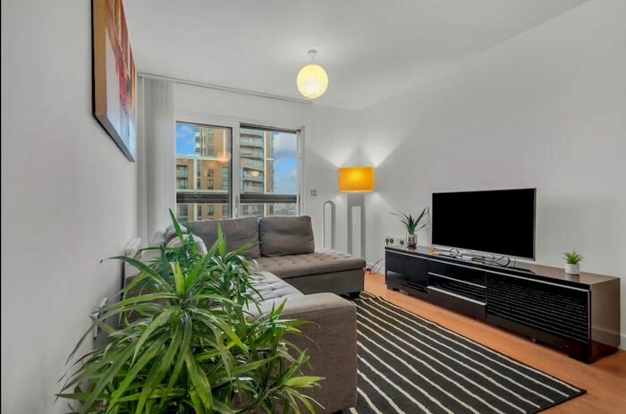 2 Bedroom Flat For Sale In City Peninsula, Barge Walk, London, SE10