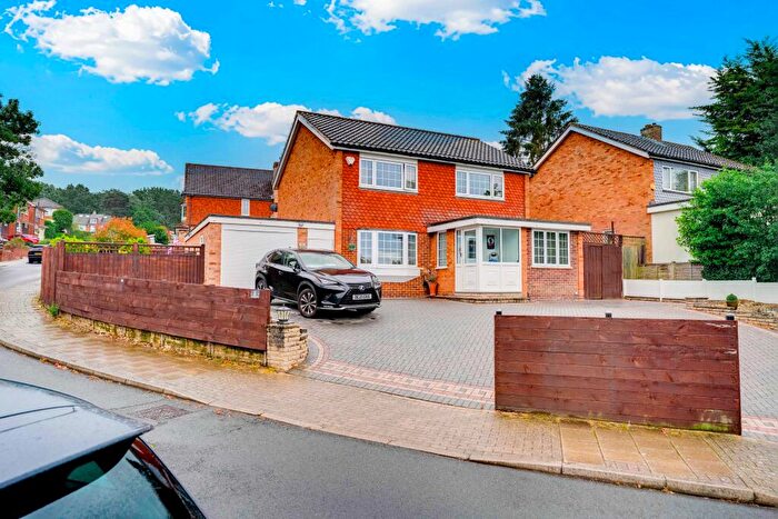 4 Bedroom Detached House For Sale In Holland Close, Bromley, BR2