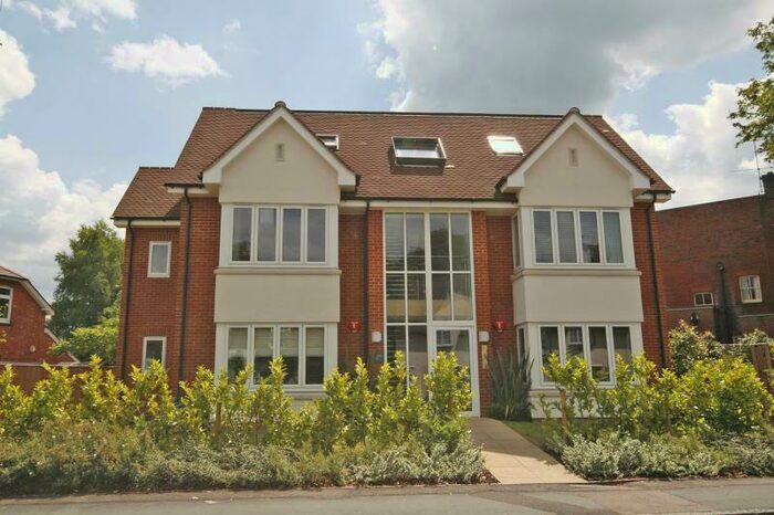2 Bedroom Flat To Rent In Belvedere, West Byfleet, KT14