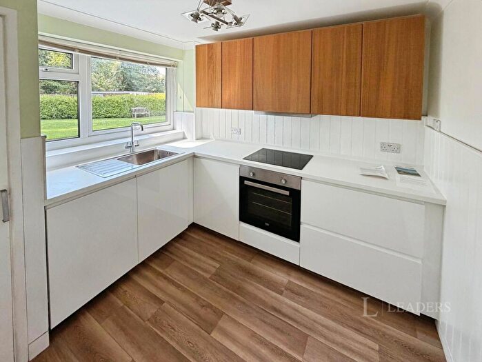 2 Bedroom Flat To Rent In Rowans Park, Lymington, Hampshire, SO41