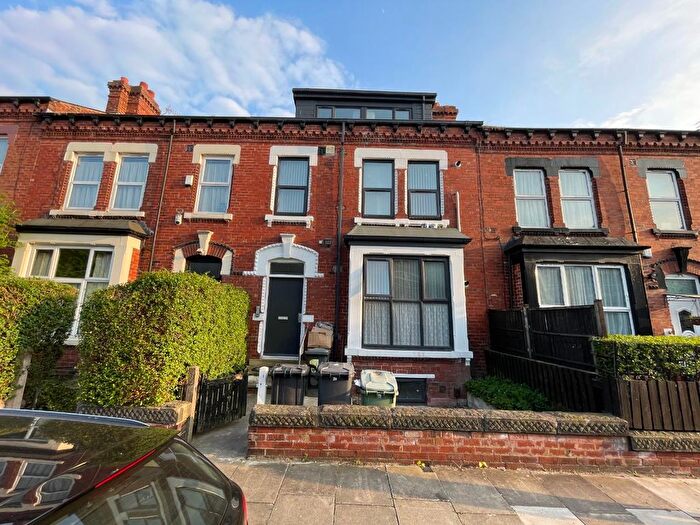 1 Bedroom Flat To Rent In Grange Terrace, Leeds, LS7