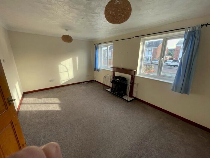 3 Bedroom Semi-Detached House To Rent In Fieldcourt Gardens, Quedgeley, Gloucester, GL2