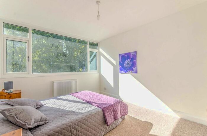 3 Bedroom Maisonette To Rent In Redcastle Close, Shadwell, London, E1W