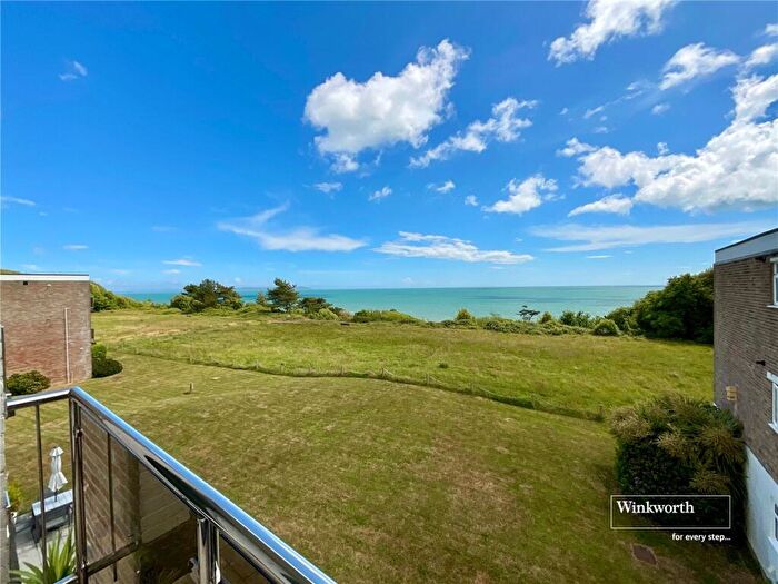 2 Bedroom Apartment For Sale In Beacon Drive, Christchurch, Dorset, BH23