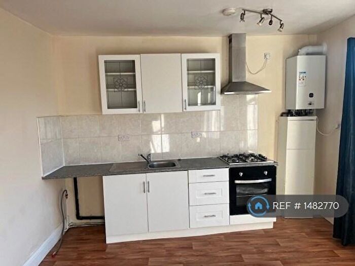 2 Bedroom Flat To Rent In Southmoor Road, Hemsworth, Pontefract, ST4