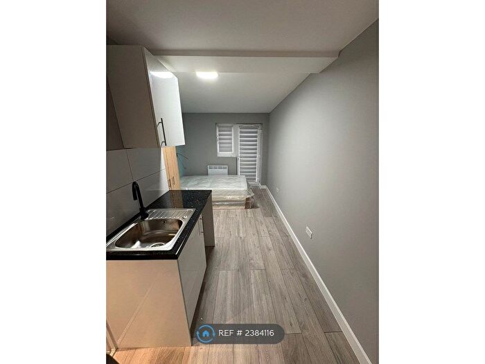 Studio To Rent In Coningsby Drive, Potters Bar, EN6