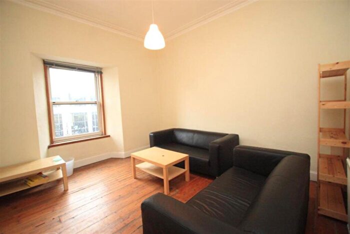 4 Bedroom Flat To Rent In Morrison Street, City Centre, Edinburgh, EH3