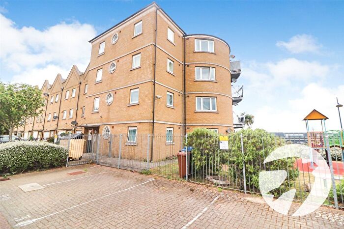 2 Bedroom Flat For Sale In Wharfside Close, Erith, Kent, DA8