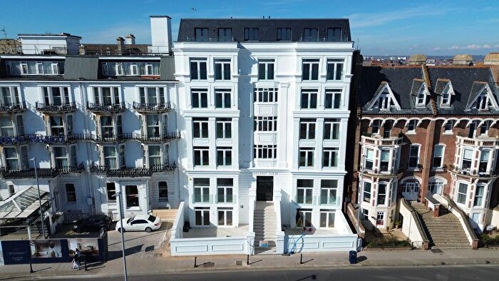 2 Bedroom Flat For Sale In St. Helens Parade, Southsea, PO4