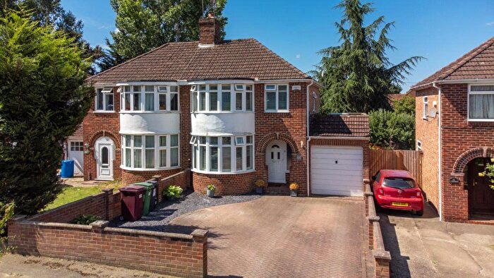3 Bedroom Semi Detached House For Sale In Windermere Road, Reading, Berkshire, RG2