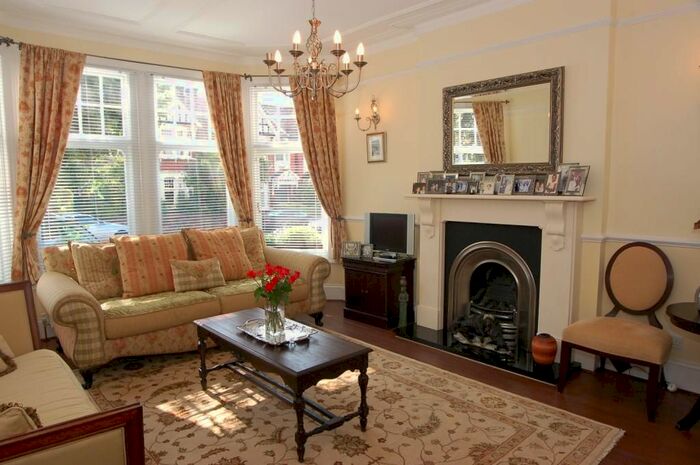 4 Bedroom Property To Rent In Lakeside Road, London N13