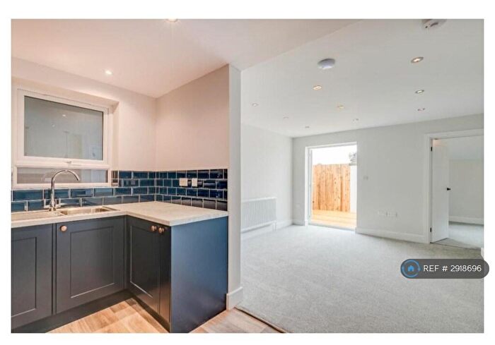 1 Bedroom Flat To Rent In Brackendene, Hindhead, GU26