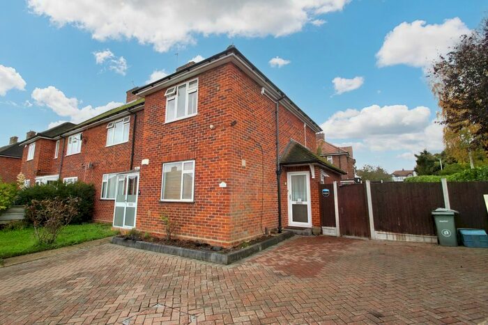 2 Bedroom Flat To Rent In Finchingfield Avenue, Woodford Green, IG8