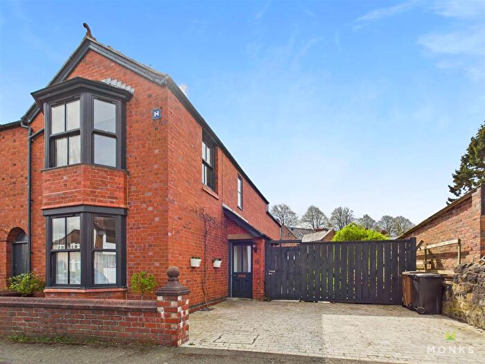 3 Bedroom End Of Terrace House For Sale In Brynhafod Road, Oswestry, SY11