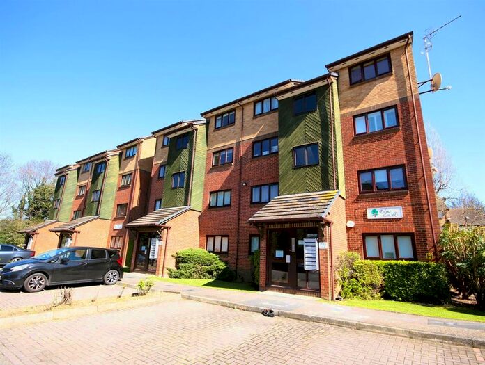 1 Bedroom Flat To Rent In Elm Court, Higham Station Avenue, Chingford, E4