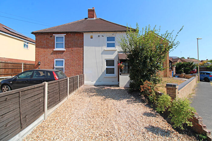 2 Bedroom Semi-Detached House For Sale In Cove Road, Farnborough, GU14