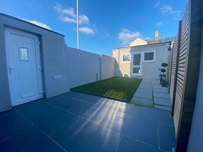 2 Bedroom Flat To Rent In Haddington Road, Plymouth, PL2