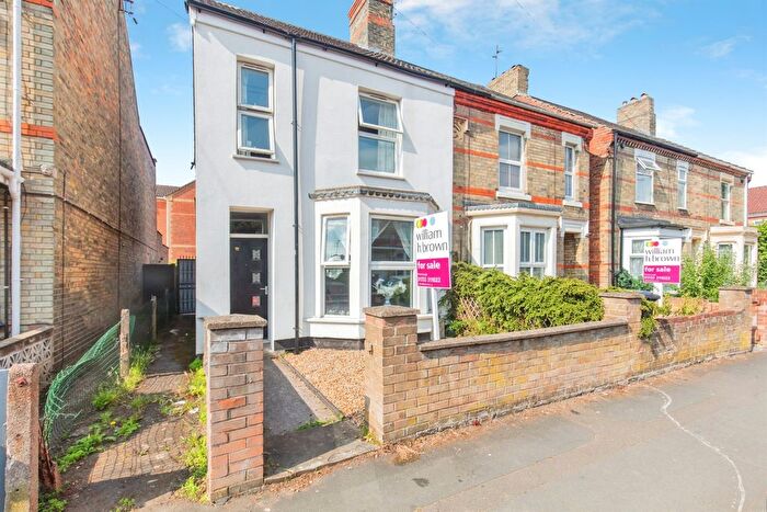 3 Bedroom Semi-Detached House For Sale In Huntly Grove, Peterborough, PE1