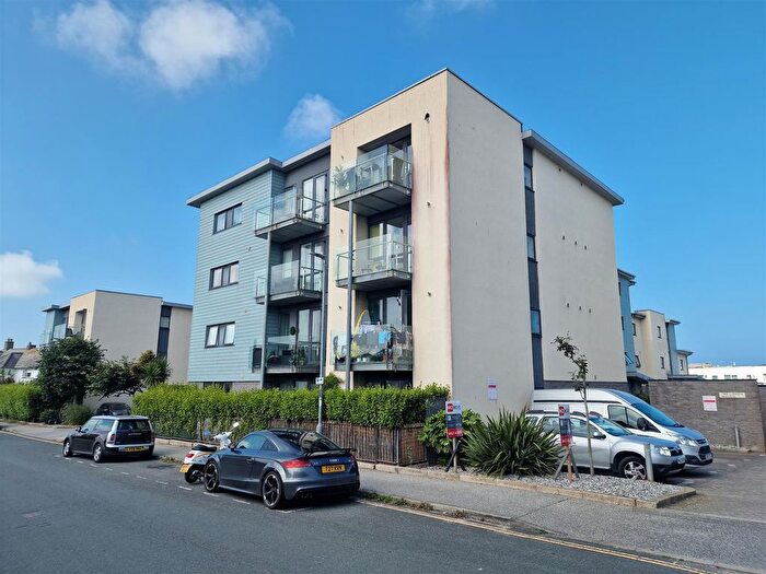 2 Bedroom Flat For Sale In Pentire Crescent, Pentire, Newquay, TR7