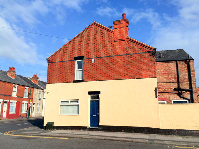 2 Bedroom End Of Terrace House To Rent In Glentworth Road, Bobbers Mill, Nottingham, NG7
